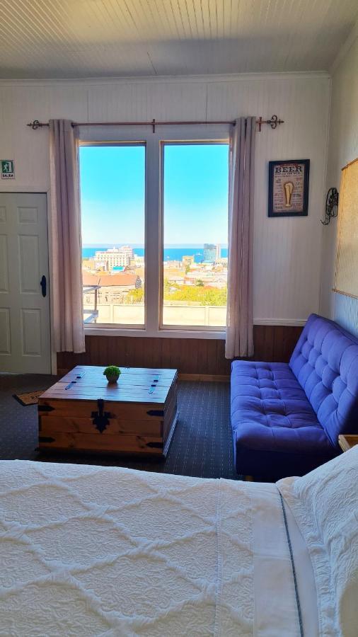 Hostal El Meson Punta Arenas Exterior photo