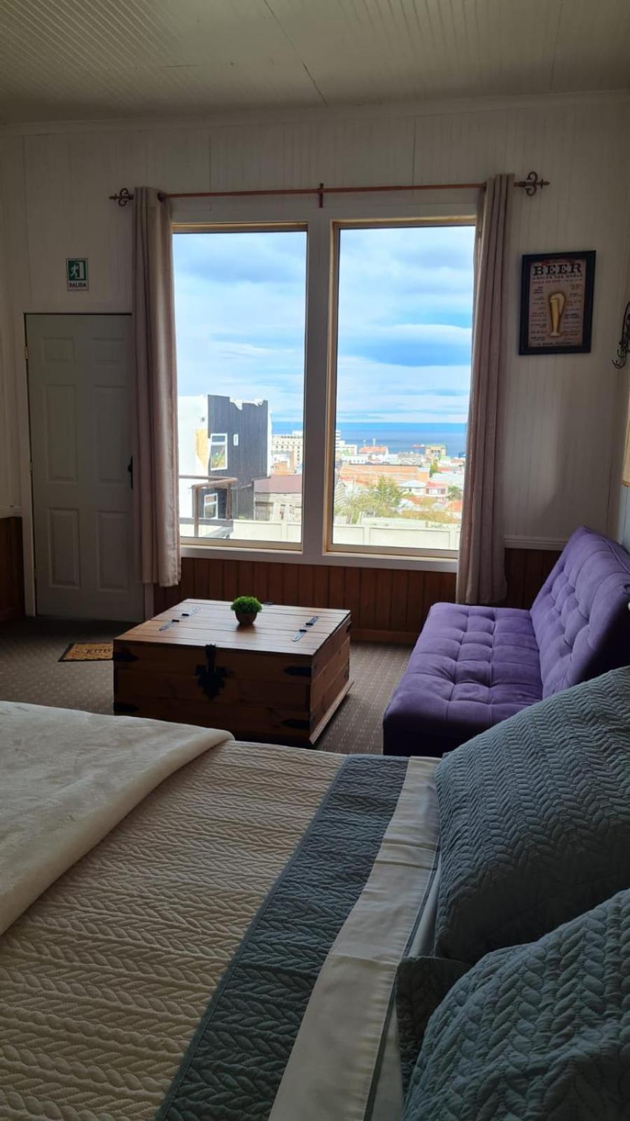 Hostal El Meson Punta Arenas Exterior photo