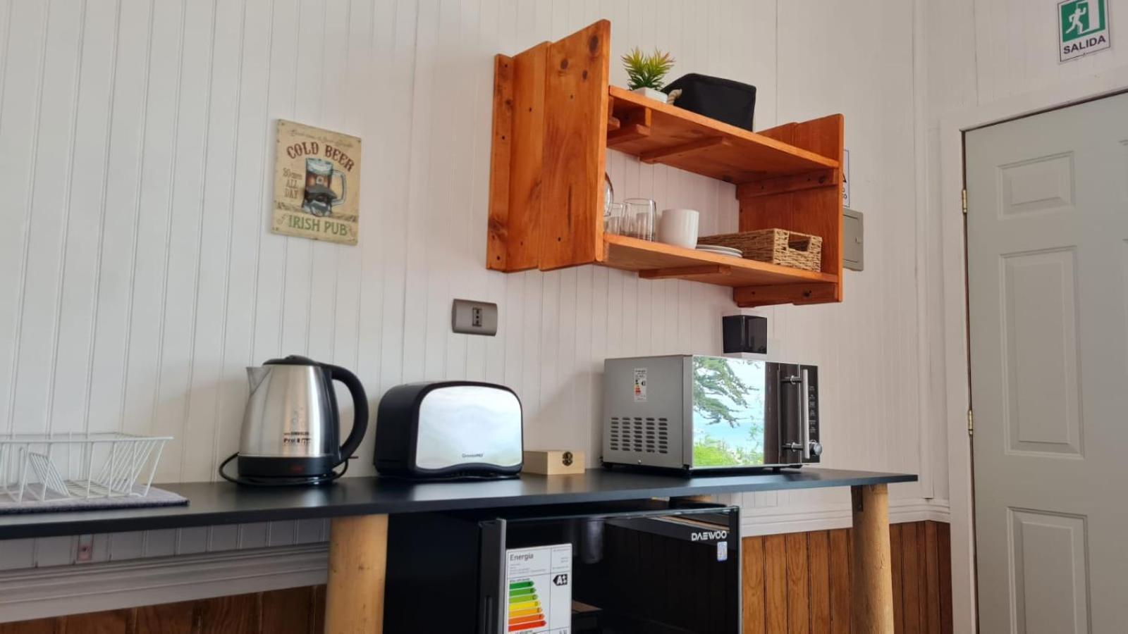 Hostal El Meson Punta Arenas Exterior photo