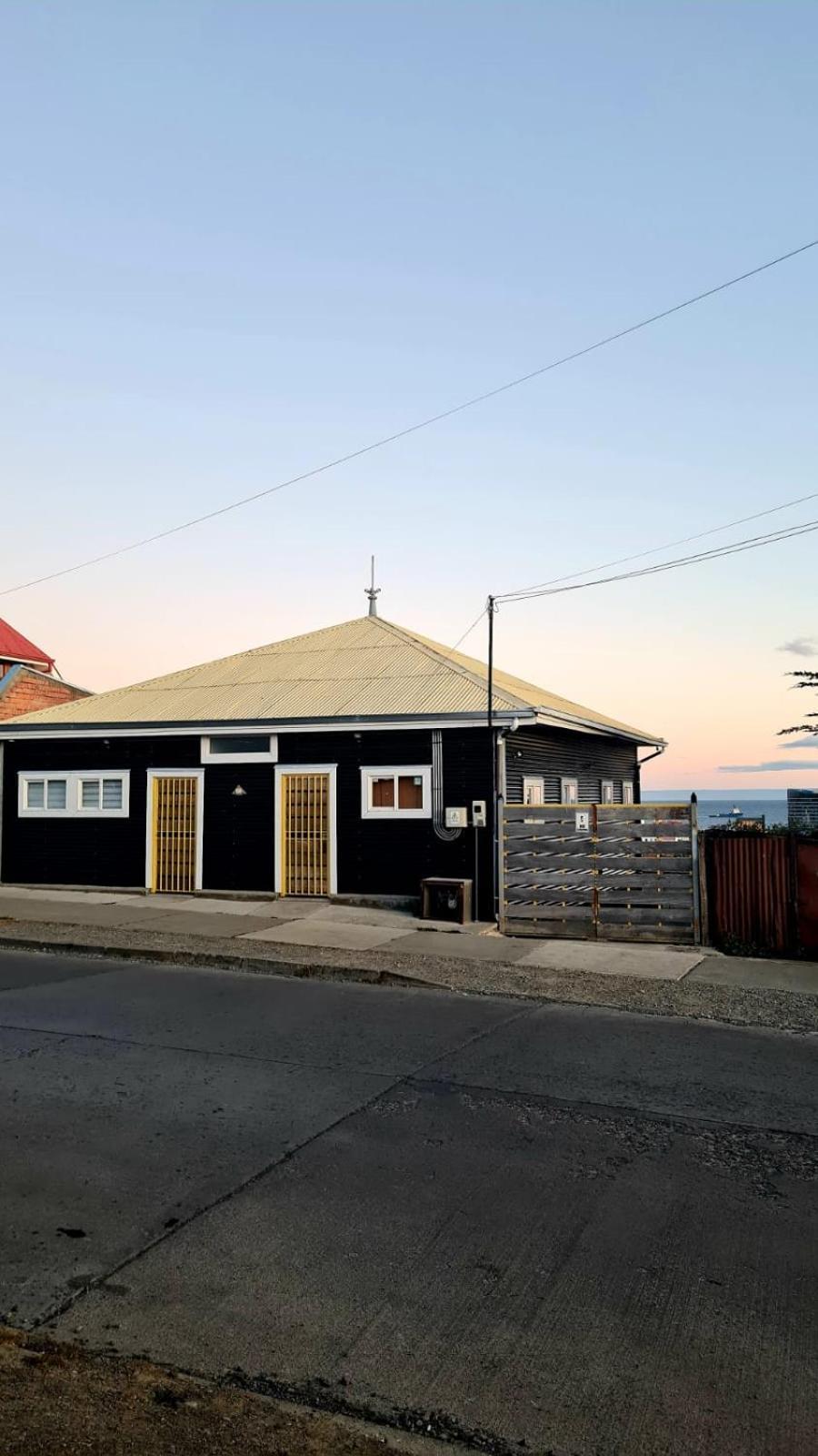 Hostal El Meson Punta Arenas Exterior photo