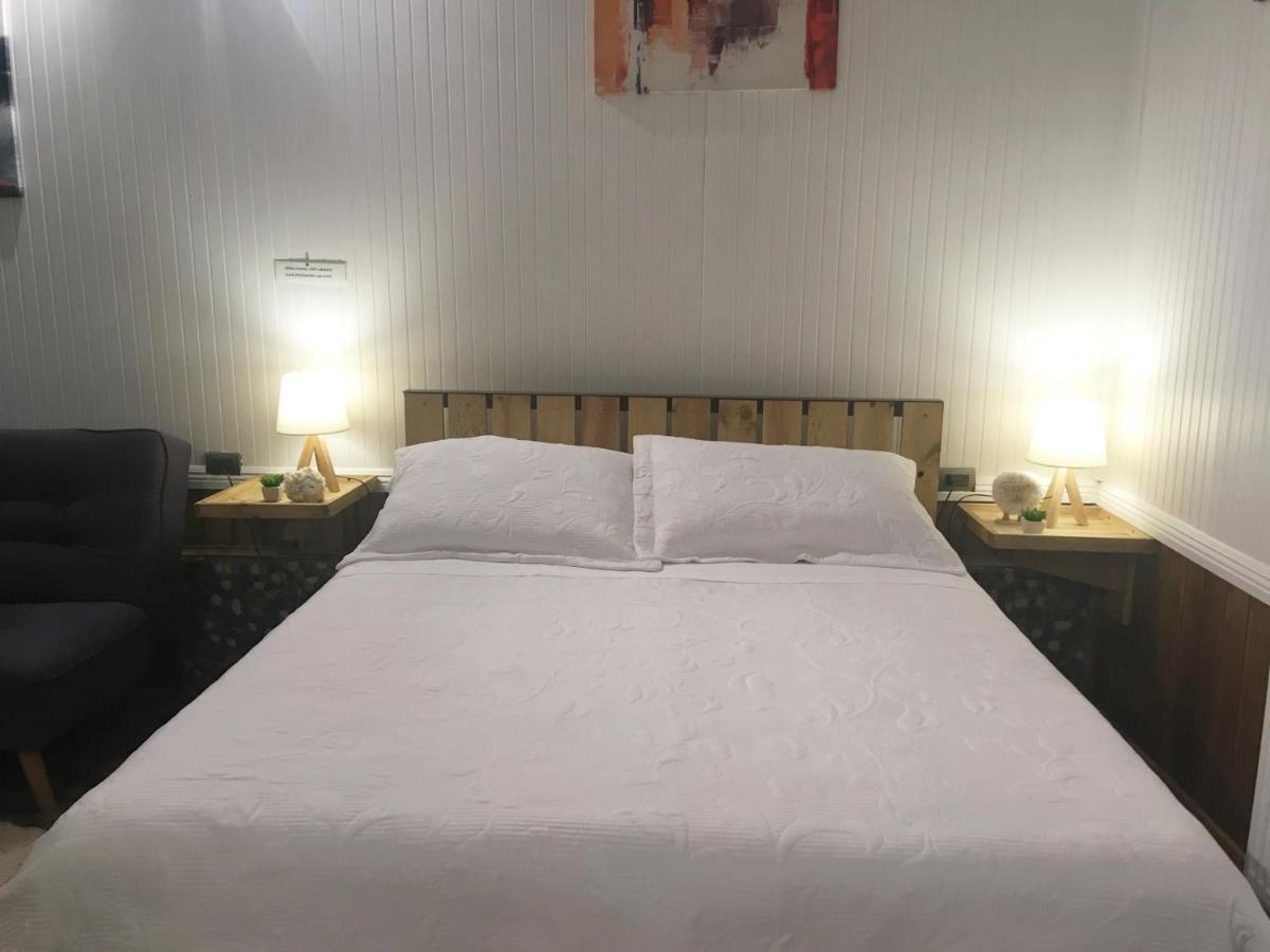 Hostal El Meson Punta Arenas Exterior photo